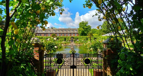 Photo of Kensington Gardens, London, England.