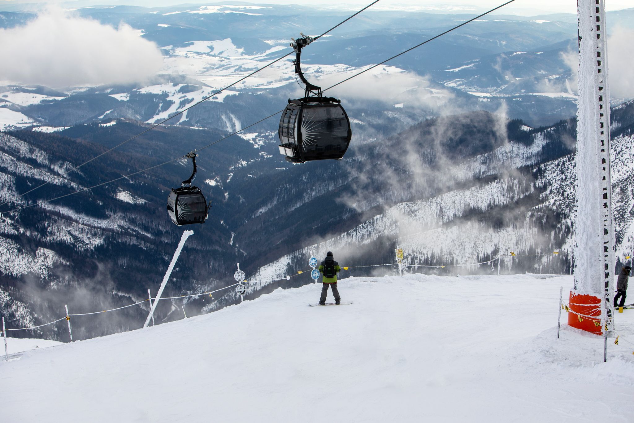 Photo of snowboarder at the slope of chopok mountain in slovakia copy space.