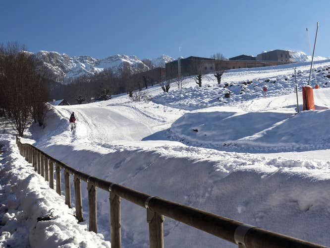 Villard de Lans, station of average Vercors mountain, opened Park of slips to the young initial skiers as to the amateurs of slips in any kind : Alpine skiing, snowboard, and especially the toboggan