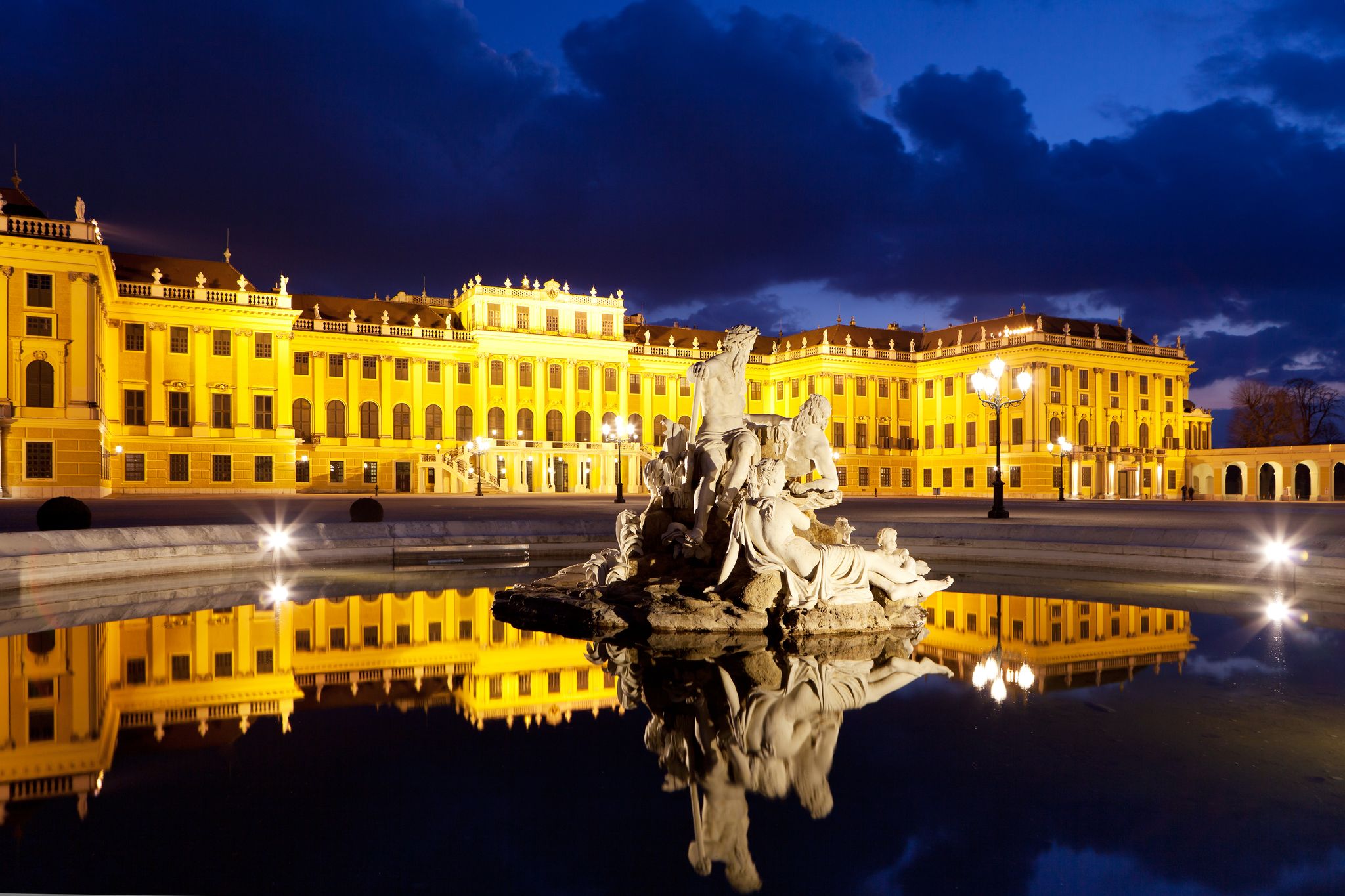 Photo of beautiful view of Schonbrunn Palace in Vienna by night, Austria.