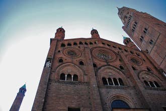 Cremona private guided walking tour with the Violin Museum