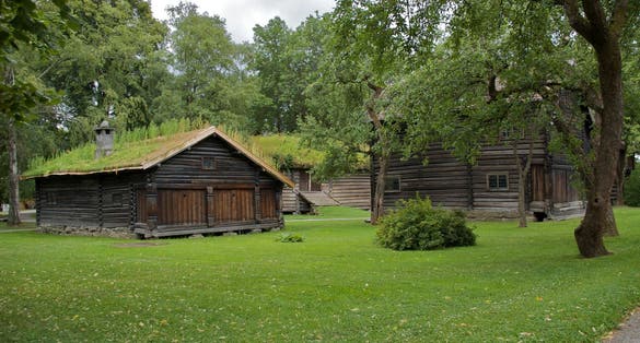 Brekkeparken hører til herregården Søndre Brekke gård i Skien. Museet er sommeråpent.