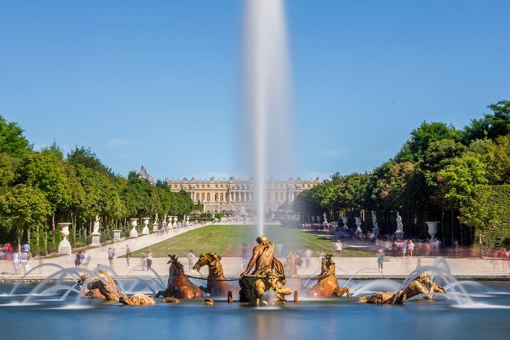 Versailles Palace and Gardens Guided Tour with Reserved Access