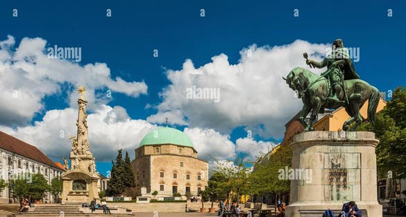 photo of Széchenyi square .