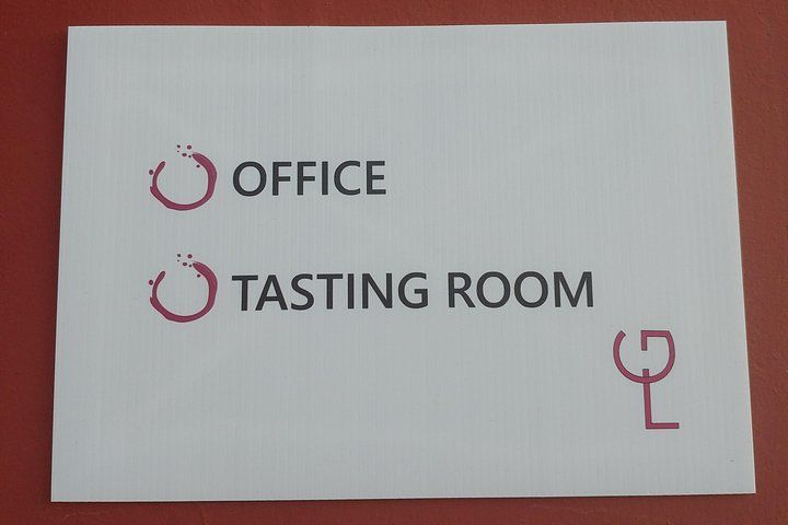 Half-Day Small-Group Wine Experience with Wine Expert from Cagliari 