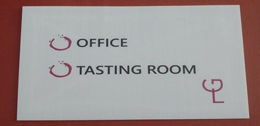 Half-Day Small-Group Wine Experience with Wine Expert from Cagliari 