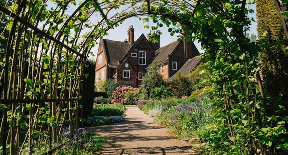 Photo of Winterbourne botanic garden, Birmingham, England.