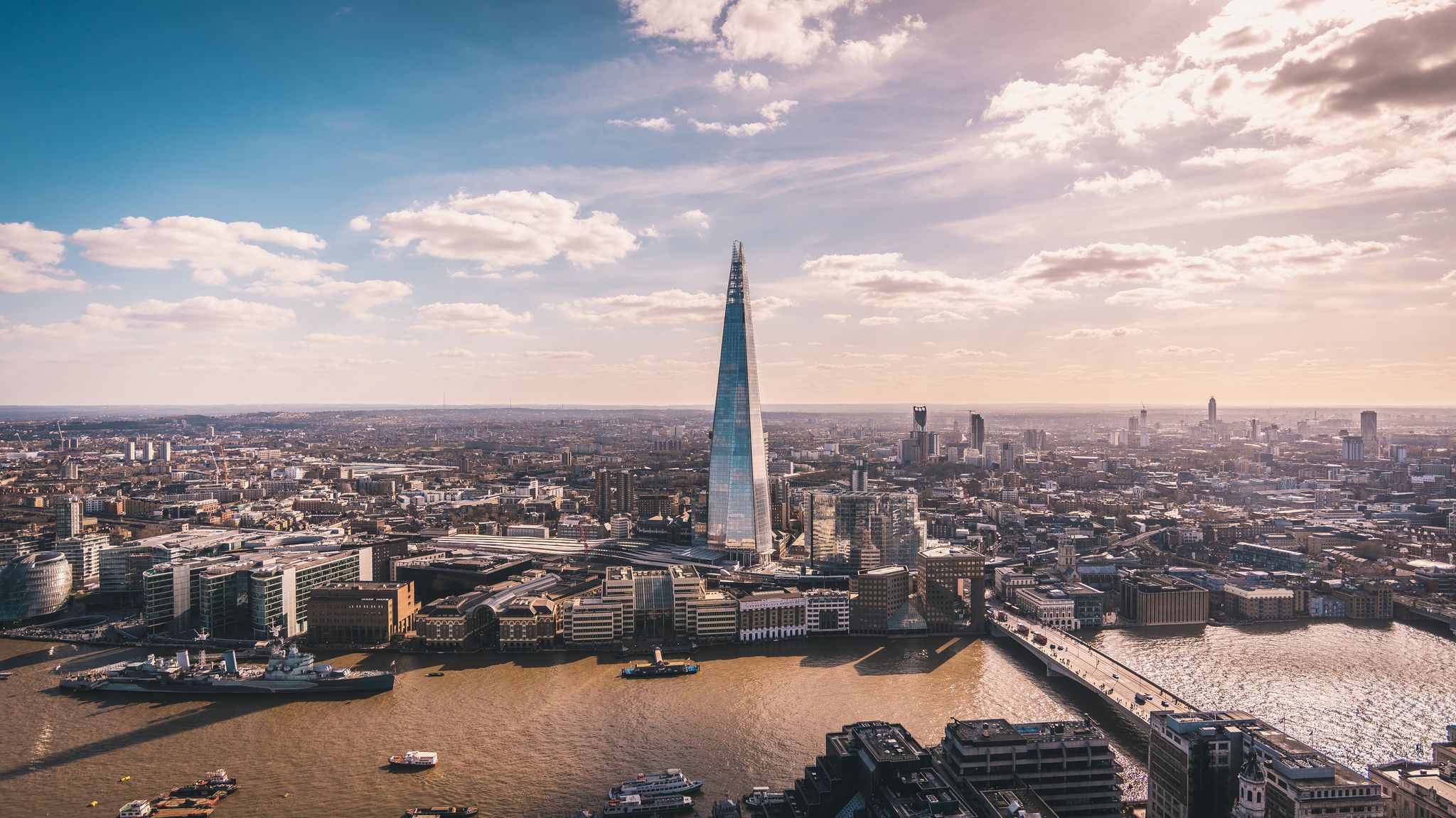 Photo of Stunning panorama view over Thames river, the Shard, the London skyline and cityscape from the skyscraper.