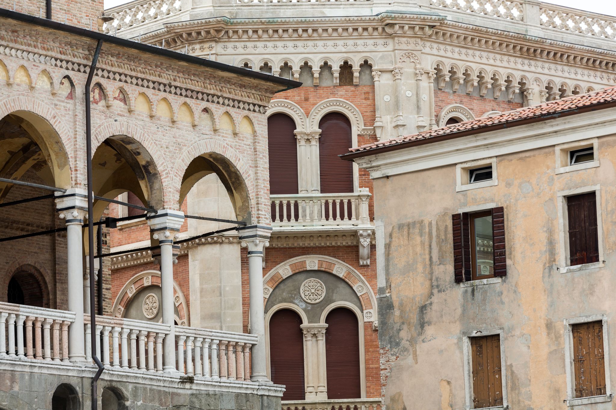 photo of Palazzo della Ragione on Piazza della Frutta in Padue, Italy .