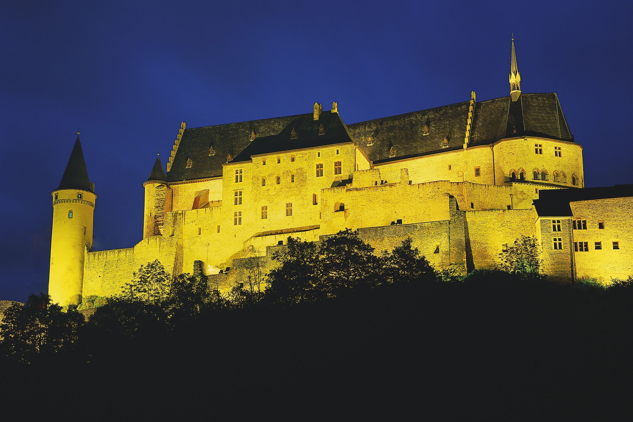 photo of Luxembourg vianden castle night view.