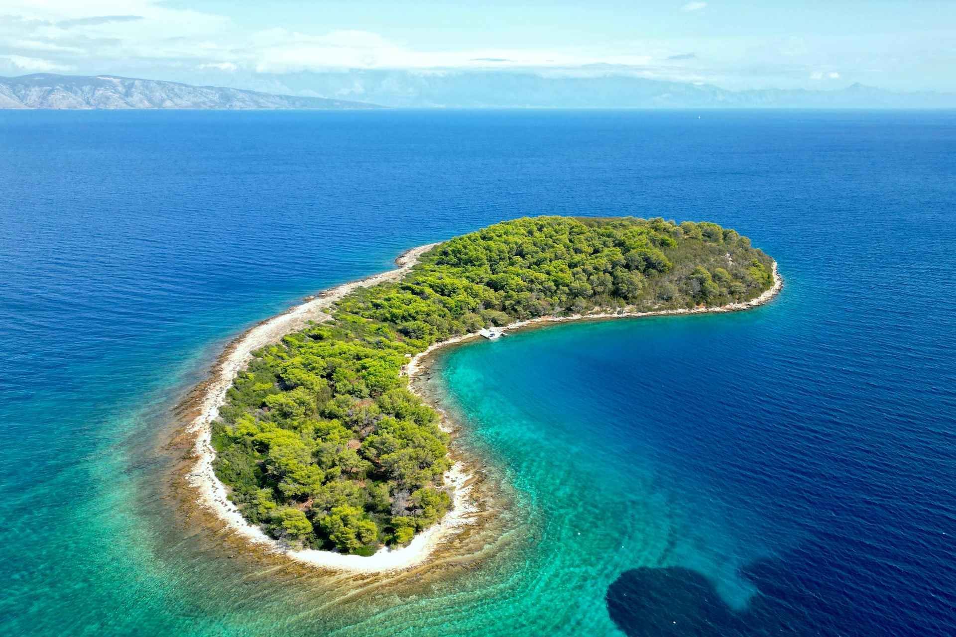 Makarska: 2-Island Escape - Hvar, Blue Lagoon & Cliff Jumps