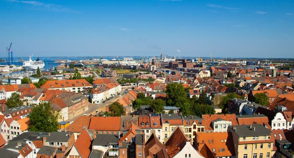 Photo of the cityscape of Wismar in Germany.
