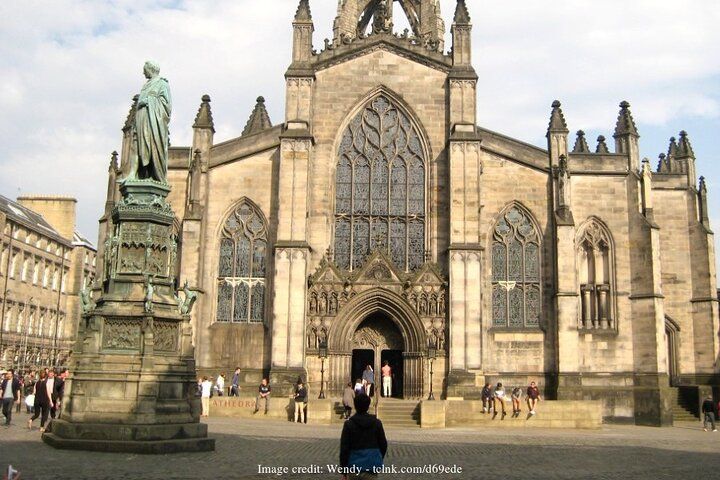 Private Full-Day Walking Tour in Edinburgh with Edinburgh Castle