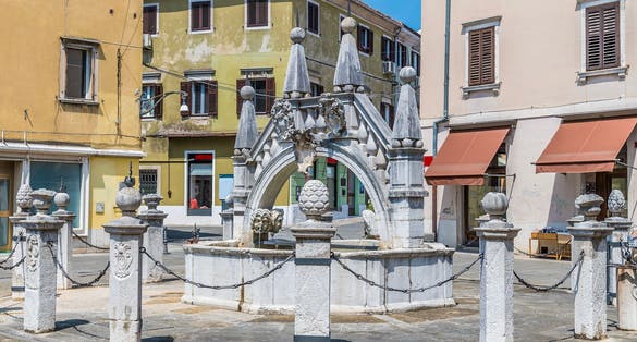 A view towards the Da Ponte fountain in Koper, Slovenia in summertime