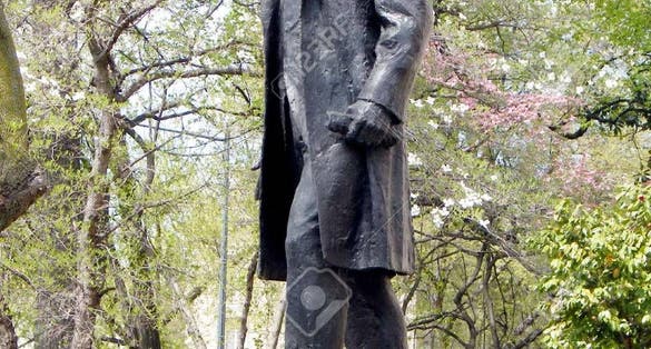 photo of view of Statue of Eleftherios Venizelos,Heraklion Greece.