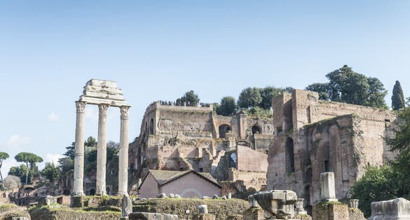 PHOTO OF Beautiful panoramic view on the famous ancient Temple of Castor and Pollux ( Templo Dioscuri ).Scenic architectural and natural landscape. Roman Forum. Rome.Italy.Europe.