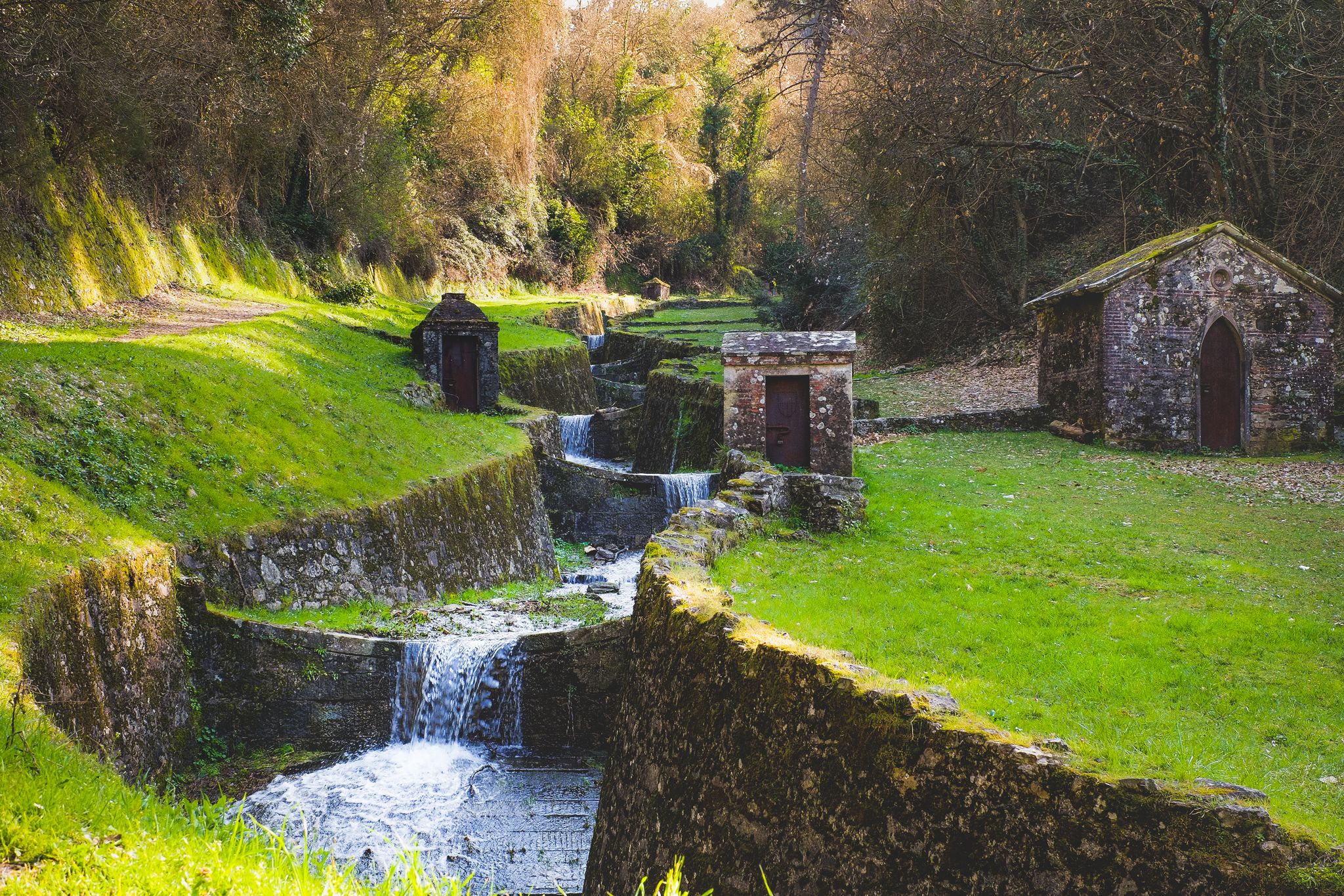 PHOTO OF Italy, Tuscany, Lucca, Acquedotto Nottolini, Nature walk on foot or by mountain bike Aqueduct and park "At the Golden Words" about 4 kilometers, Via Francigena .