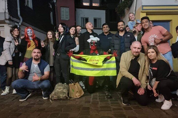 Night PubCrawl Tour in Frankfurt - Shots and Party!