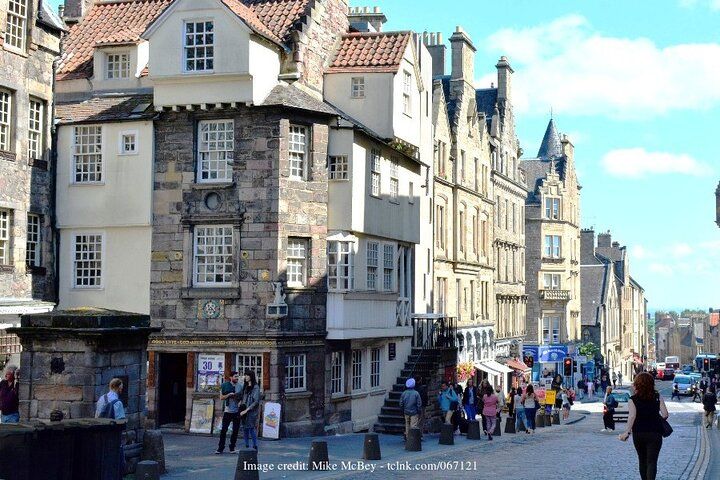 Private Full-Day Walking Tour in Edinburgh with Edinburgh Castle