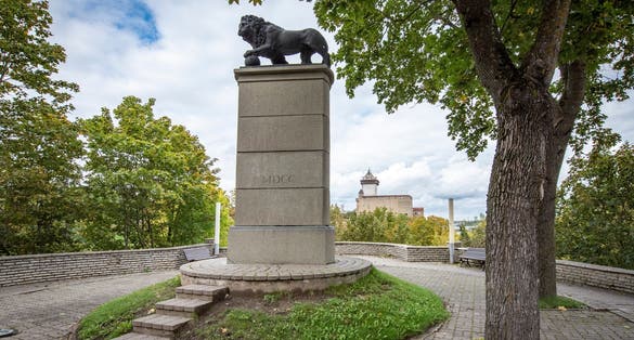 Photo of Swedish lion statue in Narva, Estonia.