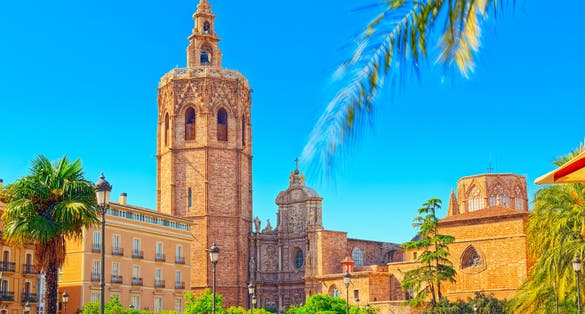 Photo of Square, Plaza of the Queen (Placa de la Reina) and La Escuraeta, Crafts Market before the Seville Cathedral.