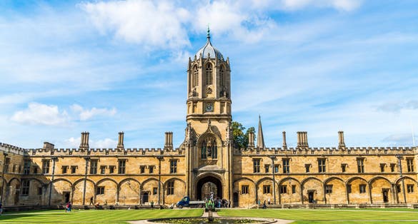 Photo of beautiful Architecture of Tom Tower of Christ Church at Oxford University in Oxford , United Kingdom.