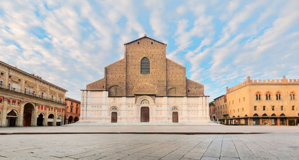 Photo of View of Basilica di San Petronio on sunrise.