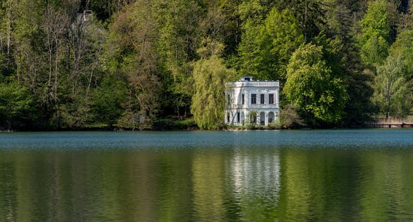 Lake villa Samek on Wörthersee-Süduferstrasse in Maiernigg, statutary city Klagenfurt Austria