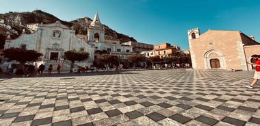 Taormina: Roundtrip Transfer from Messina