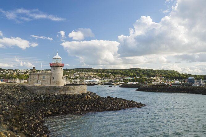 photo of Howth Harbour Lighthouse (1818) .