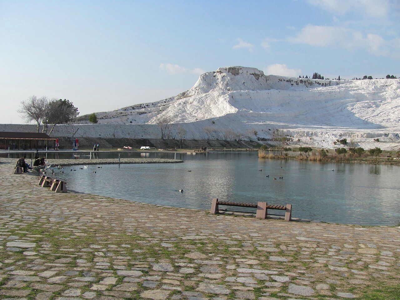 Lake_of_Pamukkale_2.jpg