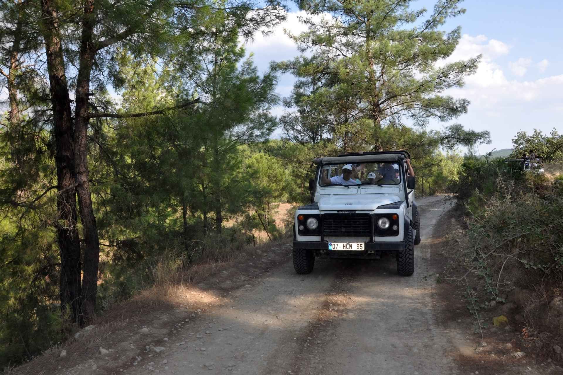 Kemer: Jeep Safari Tour with Lunch at Riverside