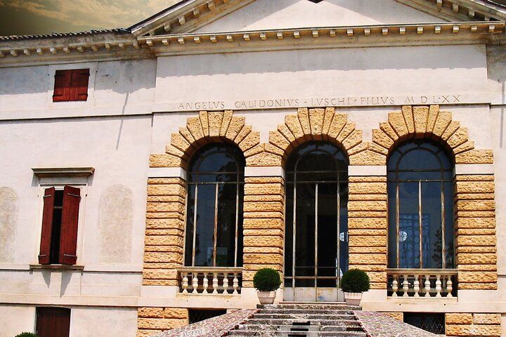 Unesco Palladian Villas in Vicenza: E-Bike private tour with picnic and aperitif