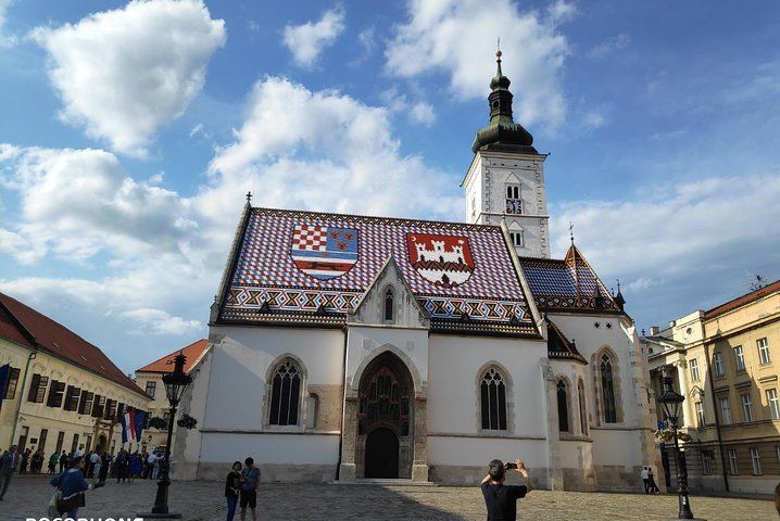 Private car or minivan transfer from Budapest to Vienna or back. 