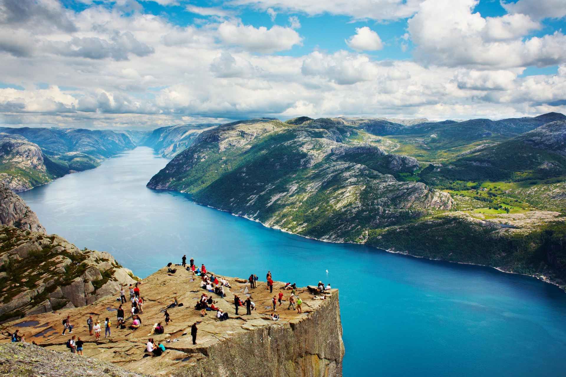 Stavanger: Preikestolen (Pulpit Rock) Hike with Local Guide
