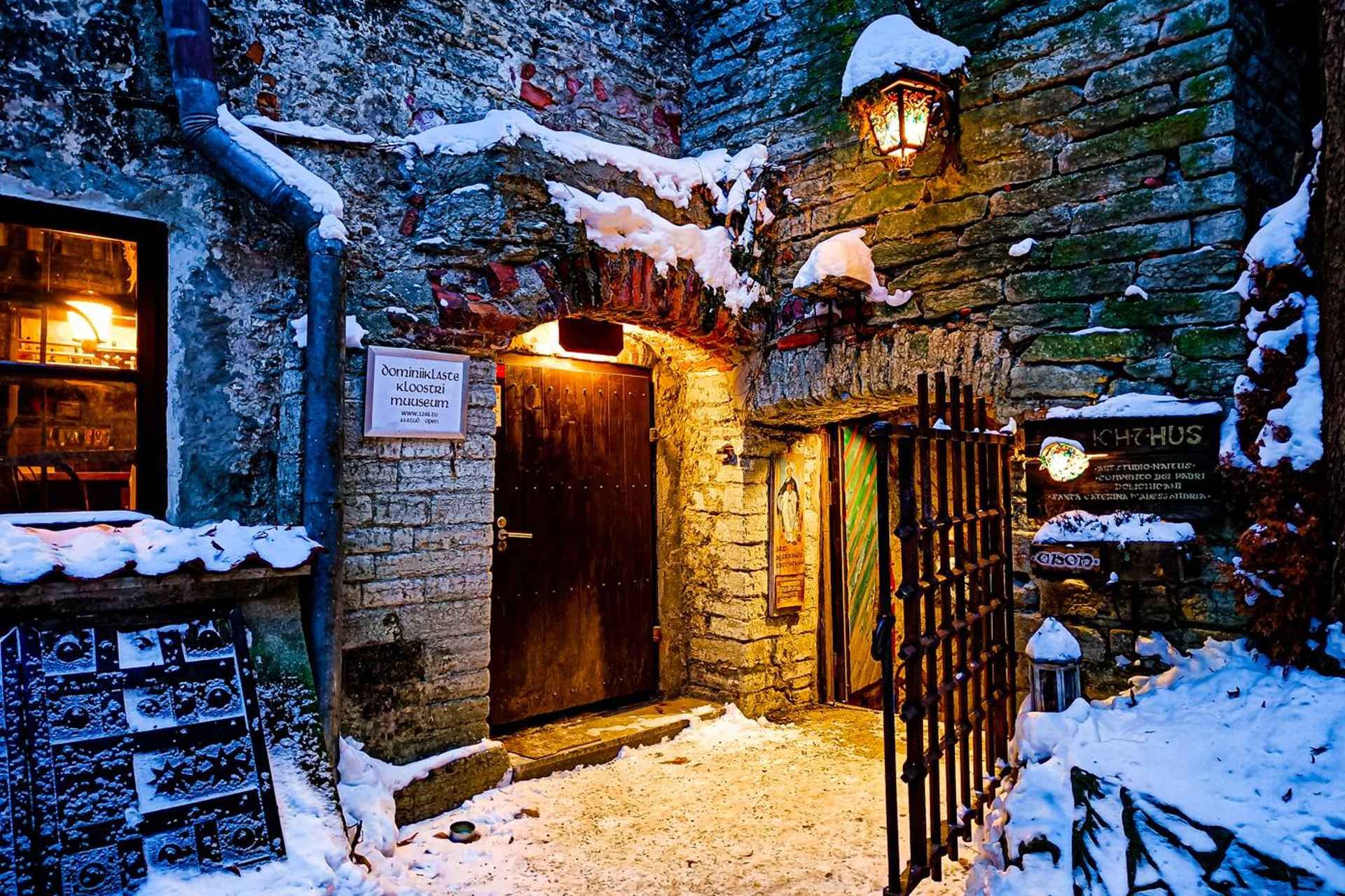 Tallinn Old Town: Stories and Views 2‑Hour Walking Tour