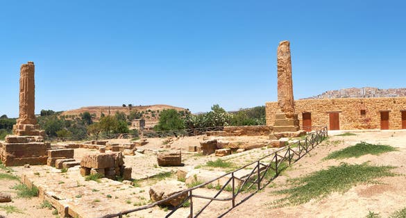 Kolymbethra Gardens, or Jardino della Kolymbethra. magnificent green garden in the heart of the Valley of Temples in Sicily, Italy. Farm house and ancient Greek ruins.
