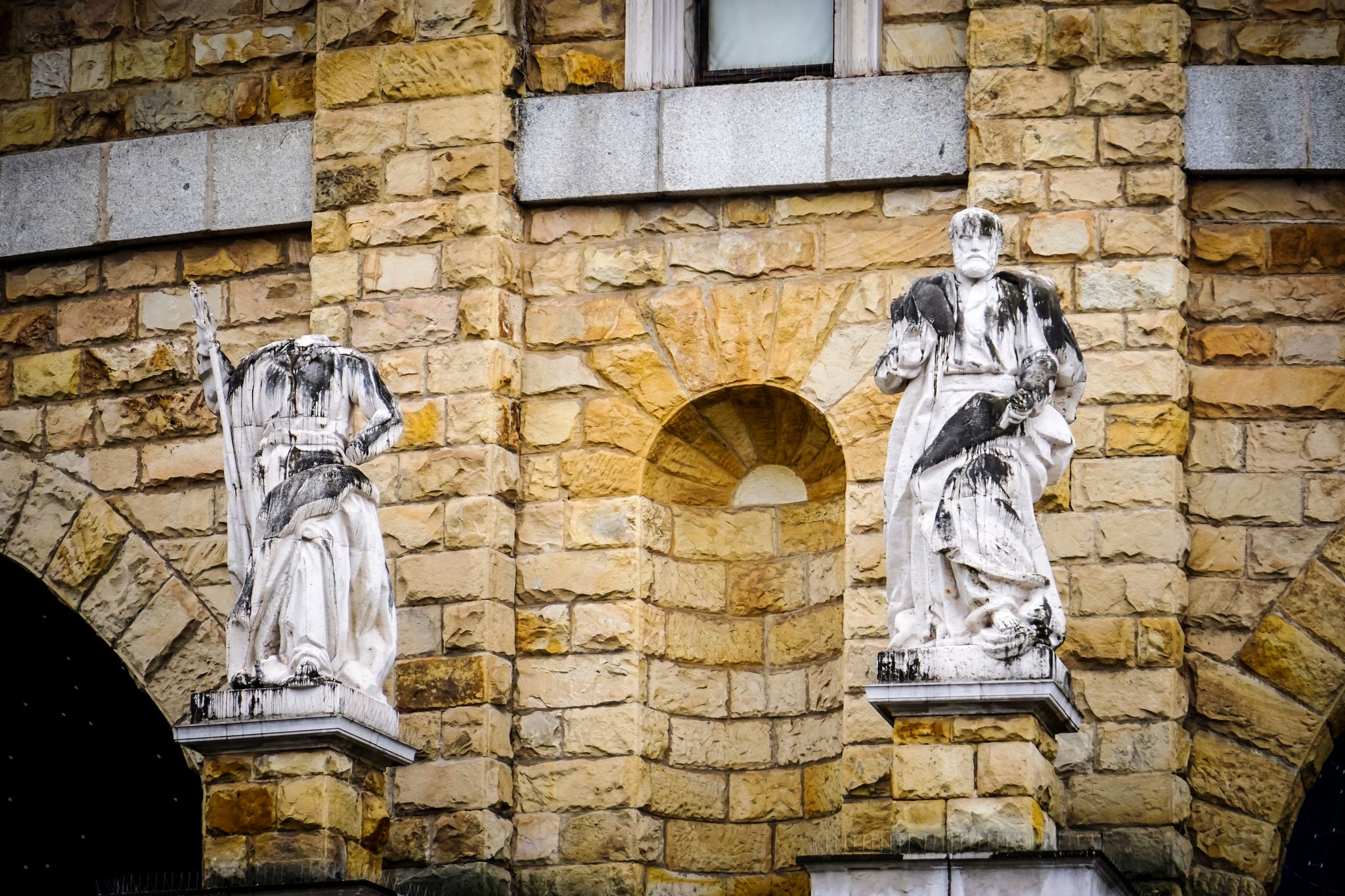 Photo of Labor University of Gijón, it is the most important architectural work of all those carried out in Asturias during the 20th century. In addition, it is the largest building in Spain .