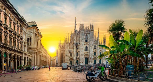 photo of  view of Milan Piazza Del Duomo at Sunrise, Italy.