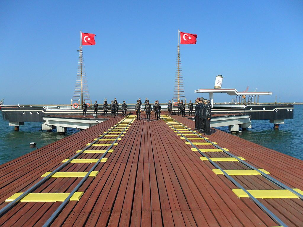 photo of wax statues representing Mustafa Kemal and his comrades landing and the Independence Road at Tütün İskelesi in Samsun, Turkey.