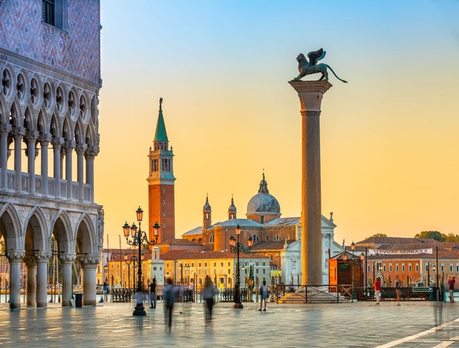 shutterstock_2461273999 (1).jpg