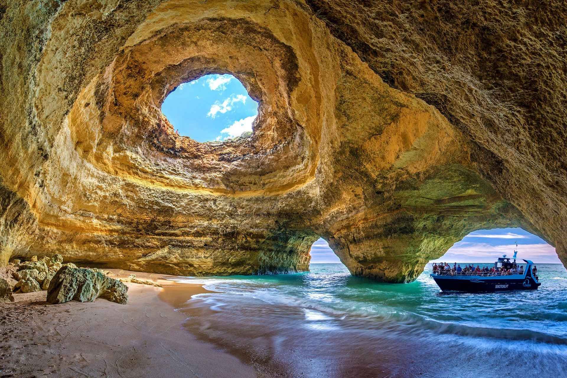 Portimão: Benagil Caves & Dolphins Watching with Biologist