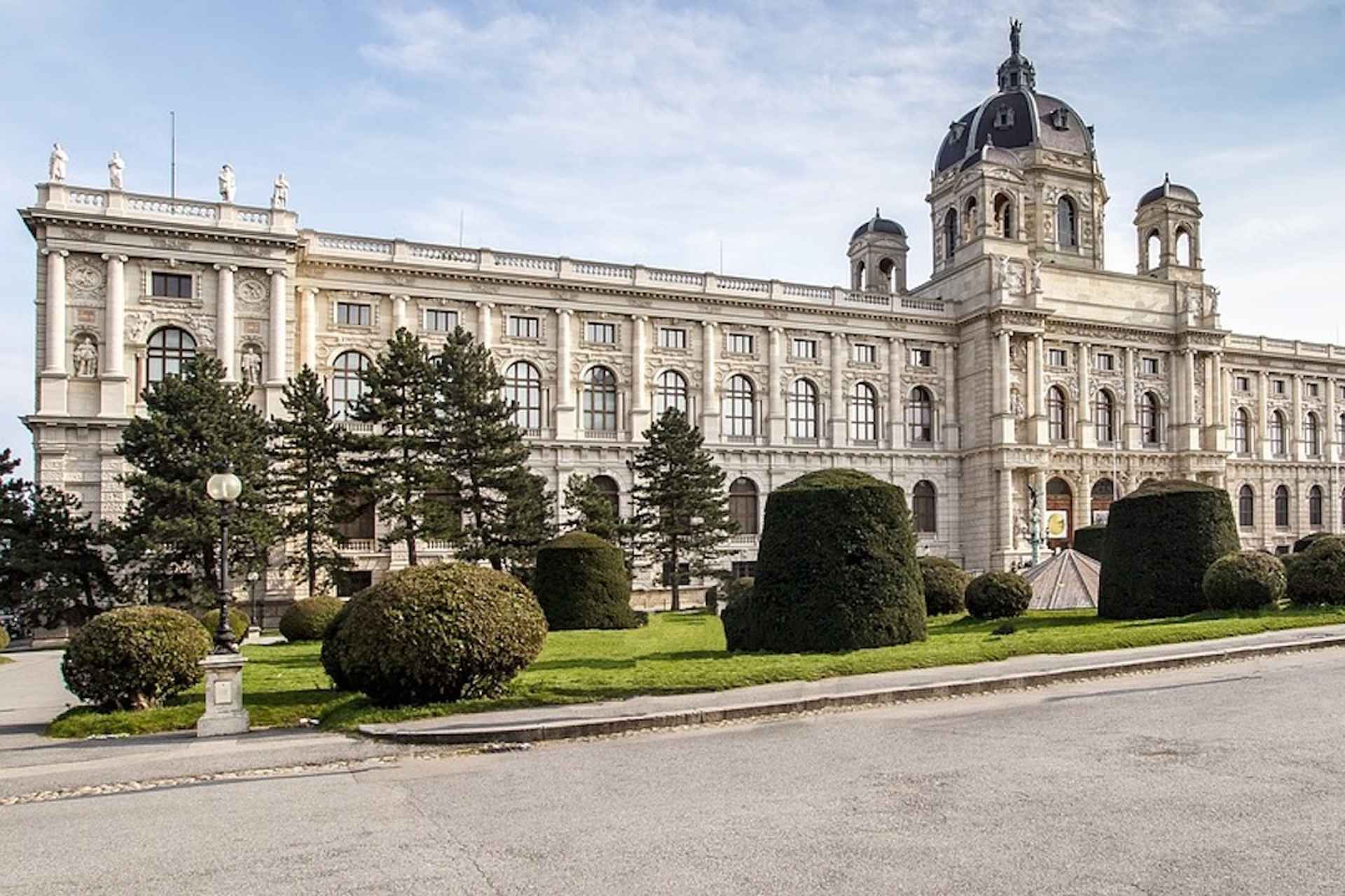 Vienna: Walking Tour of the Historic Ringstrasse