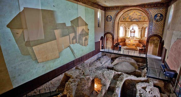Scenography in the nave.
