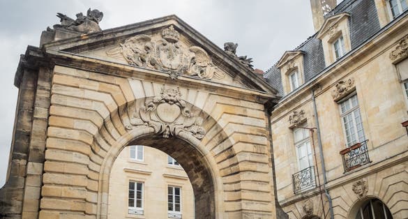 photo of Dijeaux Gate (Porte Dijeaux) in the city of Bordeaux in France.
