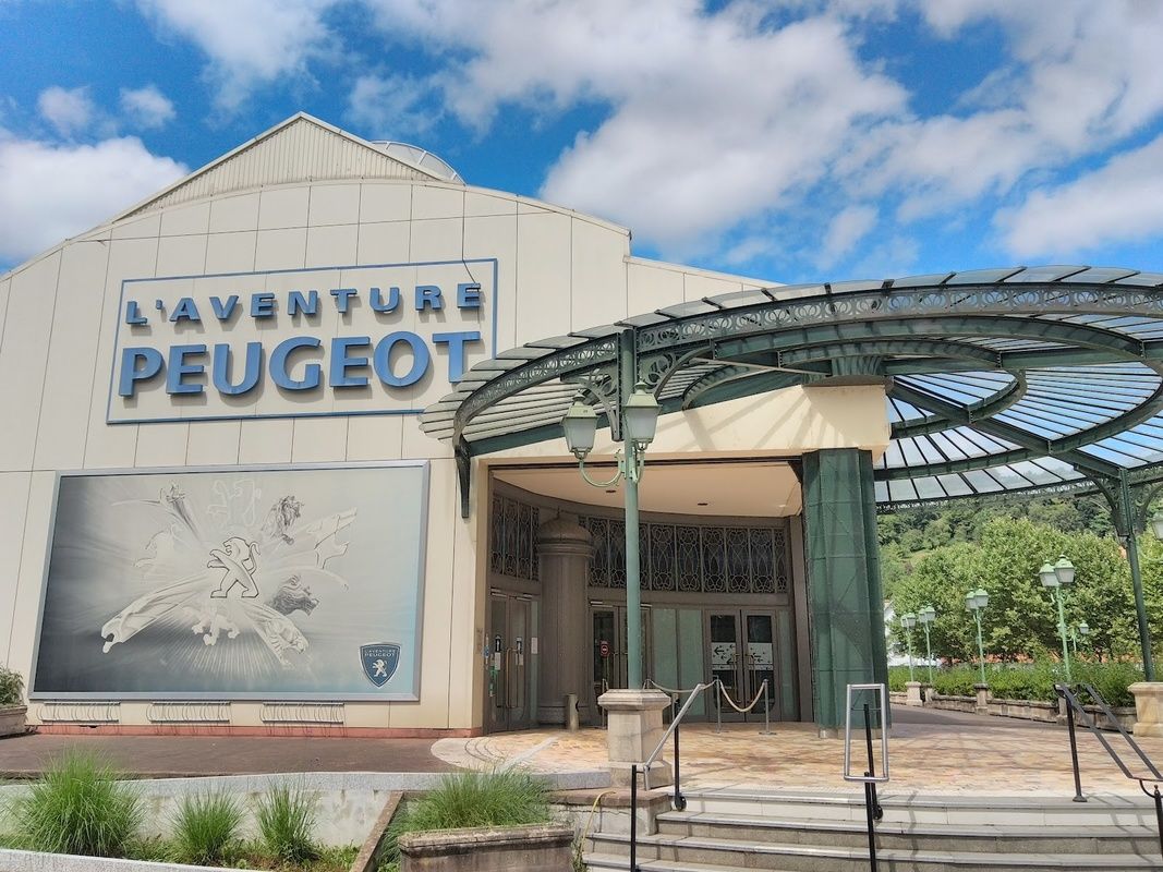 Main entrance of the museum, and Peugeot 406