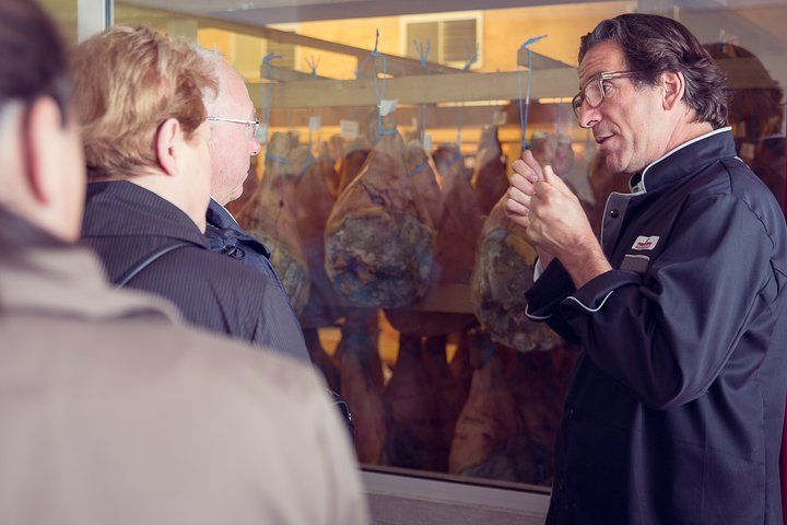 Pierre IBAIALDE: Guided Tour Ham Workshop, tasting