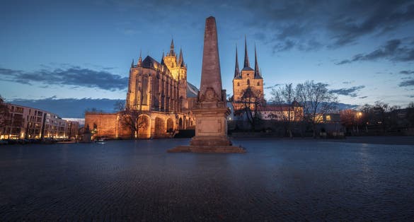 Domplatz Square View with Erfurt Cathedral, St. Severus Church (Severikirche) and Obelisk at night - Erfurt, Thuringia, Germany
