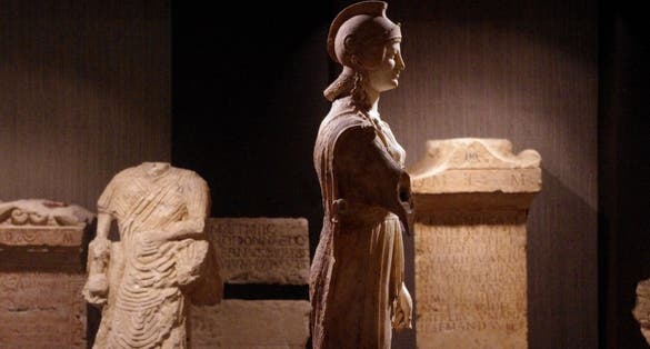 The Minerva of Poitiers , discovered in 1901 and exhibited in the archeology salt flats, underground