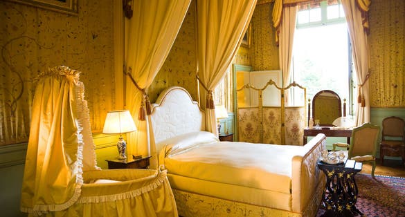 photo of birth room from Château de Cheverny in France.